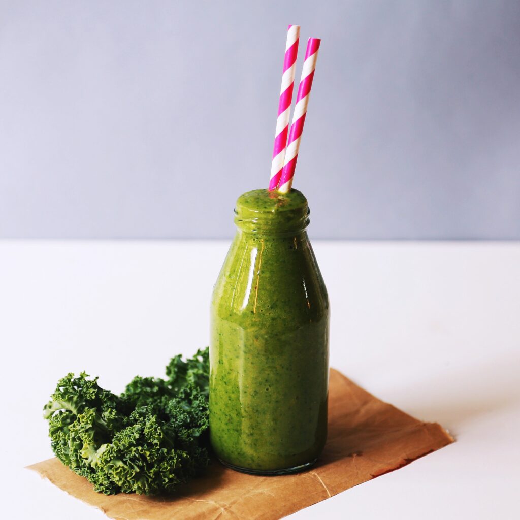 Photo de smoothies vert pour l'article: 5 smoothies pour la beauté intérieure - Serenity Body Mind (SBM)