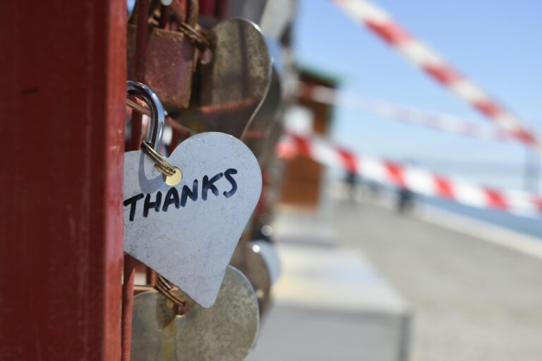 Image écrit "Thanks" sur un cœur en cadenas - Serenity Body Mind point com #SBM